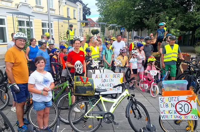 Auch Bürgermeisterin Kerstin Suchan-Mayr ist bei jeder Radveranstaltung aktiv dabei.  | Foto: Hans Lischka