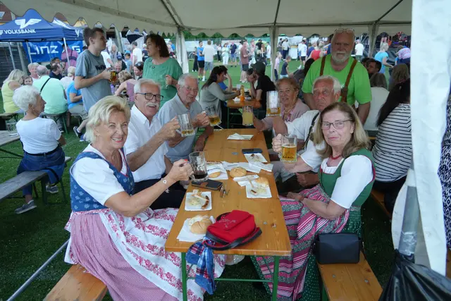 ca. 700 bis 800 Besucher - viele junge und länger junge Besucher waren bis nach Mitternacht am Feiern | Foto: © Turnverein Enns - Claudia Aichhorn