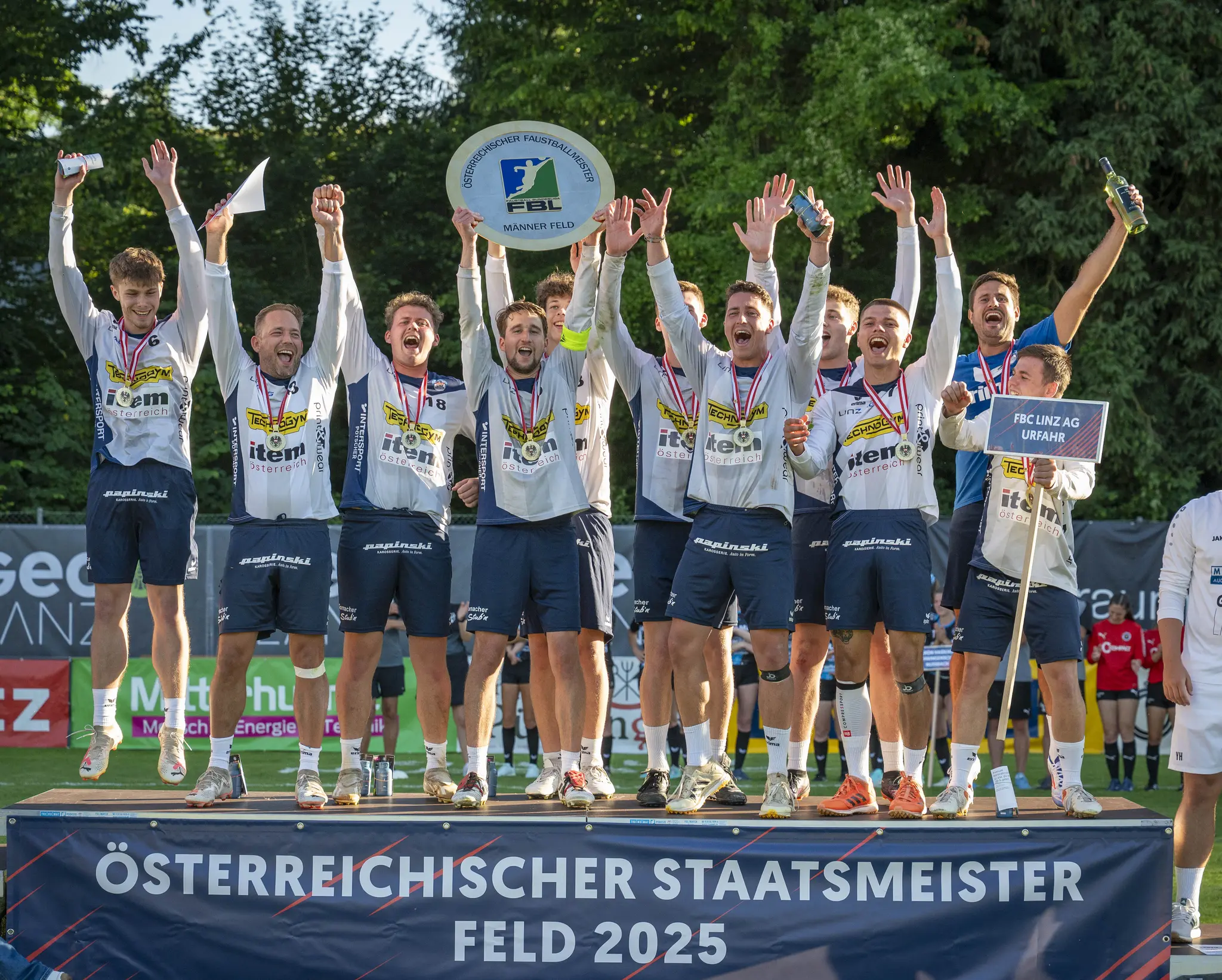 Triumph nach furioser Aufholjagd: Neunter Meistertitel für FBC Linz AG ...