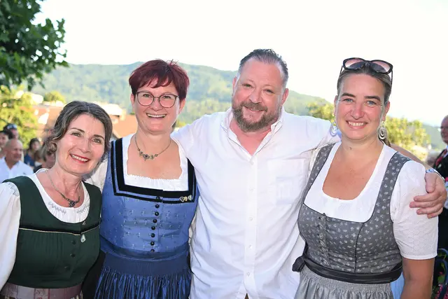 Chorleiterin Klara Mayer, Obfrau Gerhild Watscher, Obmann d. Chorregion Wörthersee/ Rosental Sepp Tschebull, Bürgermeisterin v. Pörtschach Silvia Häusl- Benz
 | Foto: Josef Bodner