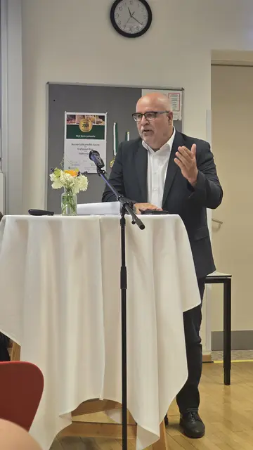 Bürgermeister Kurt Riemer gratulierte den jungen Talenten. | Foto: Fachschule Maria Lankowitz