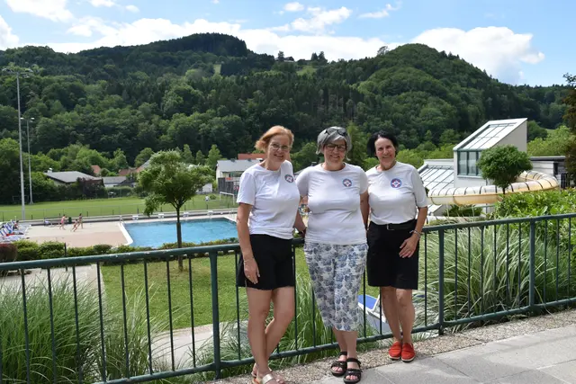 Die Badretterinnen Sonja Reßl, Eva Hottenroth und Anita Kraus kümmern sich im Scheibbser Allwetterbad um die Sicherheit der Badegäste. | Foto: Roland Mayr/MeinBezirk Scheibbs