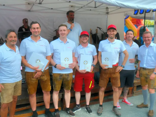 Fünf Mitglieder der Wasserrettung Zell am See wurden im Rahmen des Grillfestes mit der Leistungsmedaille in Bronze, beziehungsweise Silber prämiert. | Foto: ASBÖ Wasserrettung Zell am See