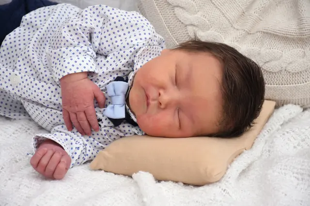 Name: Malik
Geburtstag: 14.06.2025
Gewicht: 4170 g
Größe: 54 cm
Eltern: Nezira und Alen Jakupovic aus Saaz | Foto: Babysmile