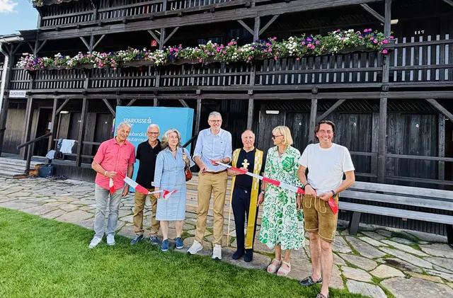 Das Band wurde offiziell durchschnitten. | Foto: Kogler