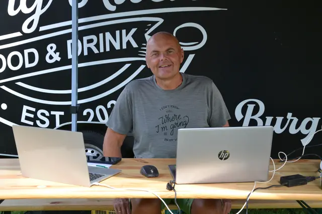 Dieter Freudenthaler übernimmt die Zeitmessung - Er weiß genau welche kleinen Grauslichkeiten auf die Teilnehmer warten | Foto: Alexander Fritsch