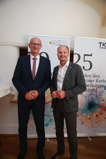 Landeshauptmann Anton Mattle und Bürgermeister Johannes Anzengruber bei der Jubiläumsfeier | Foto: Krebshilfe Tirol