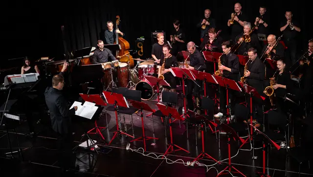 Am 5. Juli swingt die „Big Brass &amp; Rhythm Band Freistadt“ am Lasberger Marktplatz. Auch dabei: „Vokalea“ sowie die „Singing Notes“. | Foto: Erwin Pils