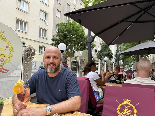 Das Espresso Reumann ist ein Favorit in Favoriten. Das erfreut auch Inhaber Marko Micic. | Foto: Espresso Reumann