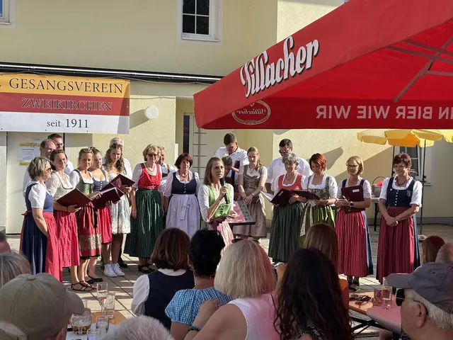 Die Sängerinnen und Sänger präsentierten eine musikalische Weltreise. | Foto: MeinBezirk