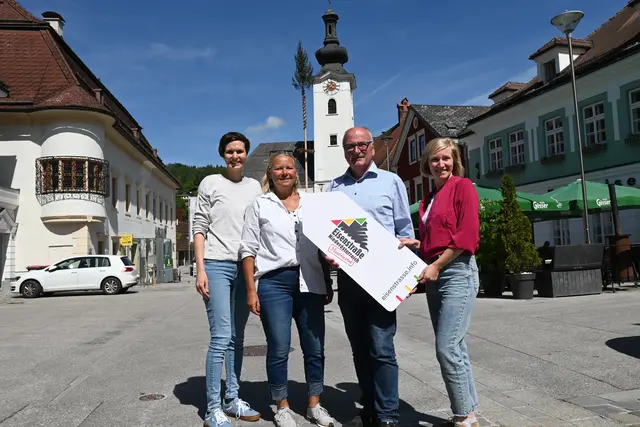Projektleiterin Anna Janz (Eisenstraße Niederösterreich), gGR Anita Eybl, Bürgermeister Gerhard Lueger und Ortskernentwicklerin Margit Fuchsluger. | Foto: eisenstrasse.info
