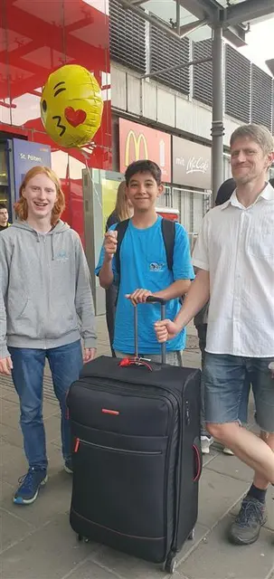 Leonard K. mit seinem Vater und Gastbruder Carlos | Foto: Mary Ward Privatgymnasium St. Pölten