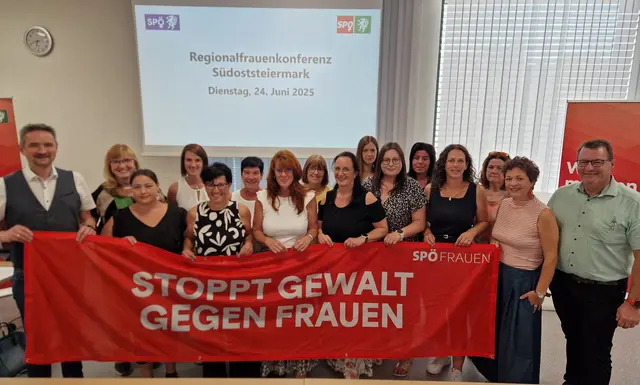 Klares Zeichen gegen Gewalt an Frauen: Die Teilnehmer:innen der Regionalfrauenkonferenz der SPÖ-Frauen Südoststeiermark positionieren sich geschlossen für ein selbstbestimmtes, gewaltfreies Leben. | Foto: Alois Hirschmann / SPÖ Südoststeiermark