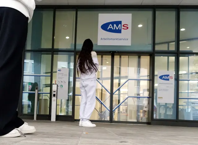 Insgesamt waren im Juni mehr als 120.000 Personen beim AMS Wien arbeitslos vorgemerkt. (Symbolbild) | Foto: Karl Schöndorfer / picturedesk.com