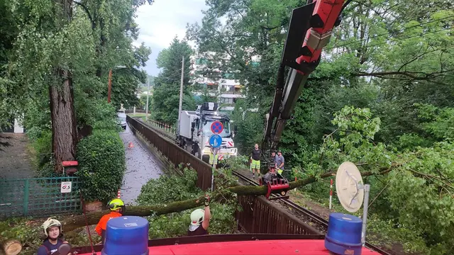 Nach den Unwettern vergangene Woche rückte die Freiwillige Feuerwehr Graz zu einigen Einsätzen aus. Künftig soll ein neues Hilfslöschfahrzeug bei der Arbeit helfen.  | Foto: FF Graz