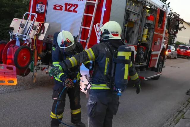 Kohlenmonoxid-Alarm im Wels-Pernau: Die Feuerwehr musste einschreiten, nachdem ein CO-Melder angeschlagen hatte. | Foto: laumat.at