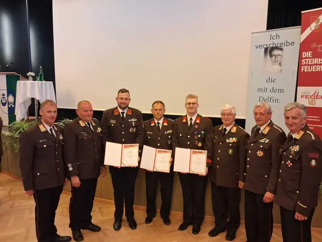 Hohe Auszeichnung (v. l.): Christian Leitgeb, Markus Murgg, Johann Bernsteiner, Josef Bohmann, Julian Heri, Gustav Scherz, Reinhard Leichtfried und Josef Pirstinger. | Foto: BFV Voitsberg