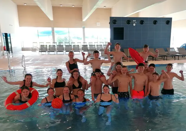 Das ganzjährige Training hat sich ausgezahlt: Die Schüler*innen der vierten Klasse der Sportmittelschule  Ulrichsberg haben die Helferschein-Ausbildung geschafft.   | Foto:  ISMS Ulrichsberg