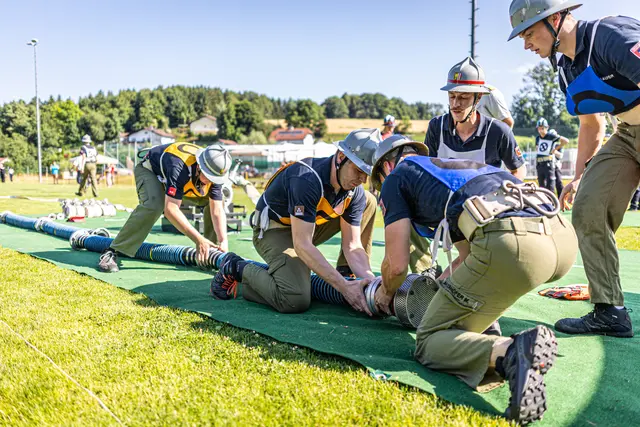 Die Florianijünger im Kampf gegen die Stoppuhr. | Foto: BFK Kirchdorf/Filzmoser