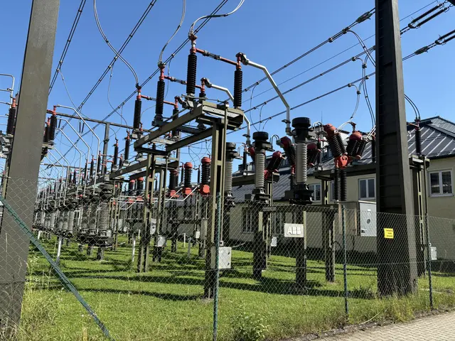 Bei der Führung durch das Umspannwerk Hagenau. | Foto: Emanuel Hasenauer
