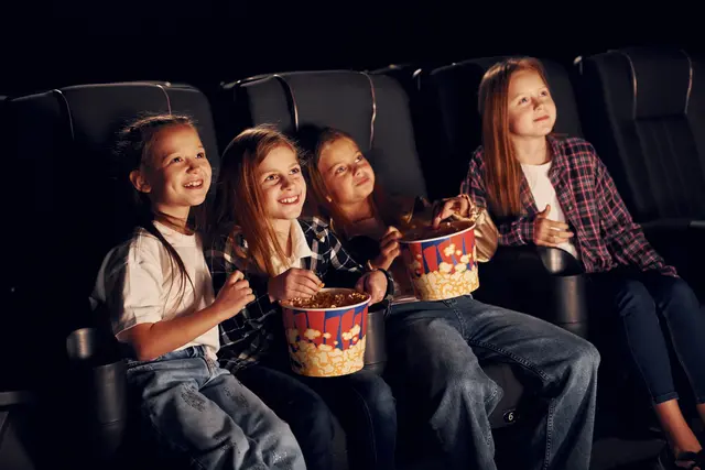 Den Ferienstart im Kino genießen! Da schmeckt das Popcorn im Metropol Kino noch besser. | Foto: Metropol-Kino