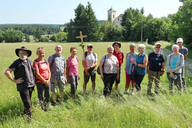 Eine Pilgergruppe ging den alten Pilgerweg von Reingers über Hirschenschlag und vorbei an Braunschlag (Mytinky). | Foto: zVg