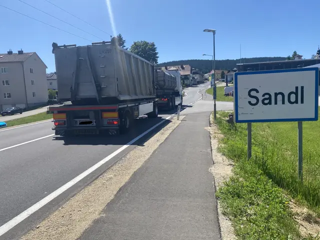 Ein Lkw bei der östlichen Ortseinfahrt von Sandl. | Foto: Gemeinde Sandl