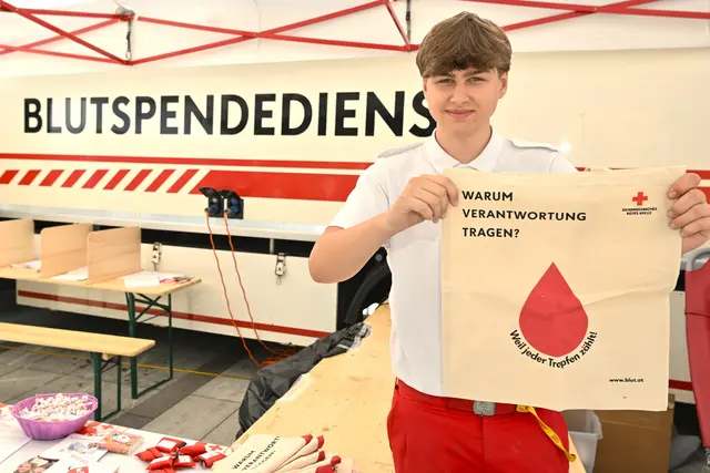 Vor Ort konnte auch Blut gespendet werden, der Blutspendedienst war vor Ort