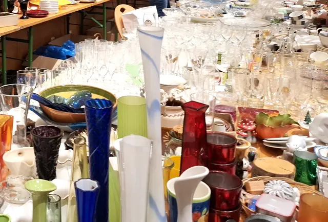 Flohmarkt mit vielen tollen Sachen. | Foto: Josef Wind