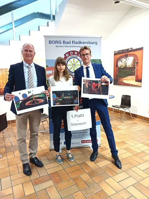 Adja Vorincic mit Professor Martin Kanitsar vor der TU Wien | Foto: Borg Bad Radkersburg