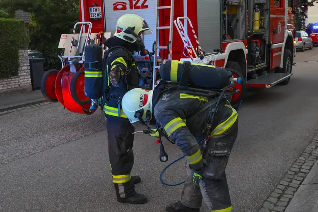 Kohlenmonoxid-Alarm im Wels-Pernau: Die Feuerwehr musste einschreiten, nachdem ein CO-Melder angeschlagen hatte. | Foto: laumat.at