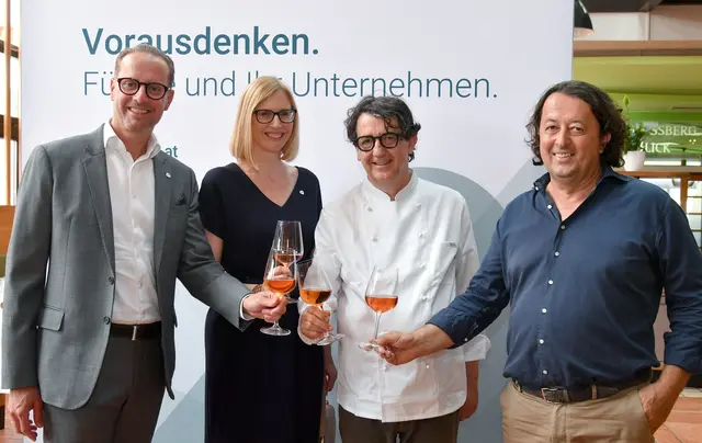 v.l.n.r.: Notar Werner Stein, Präsident der Kärntner Notariatskammer, Notarin Katharina Haiden-Fill, Vizepräsidentin der Kärntner Notariatskammer mit den Gastgebern Josef Jernej und Hannes Jernej. | Foto: Studiohorst