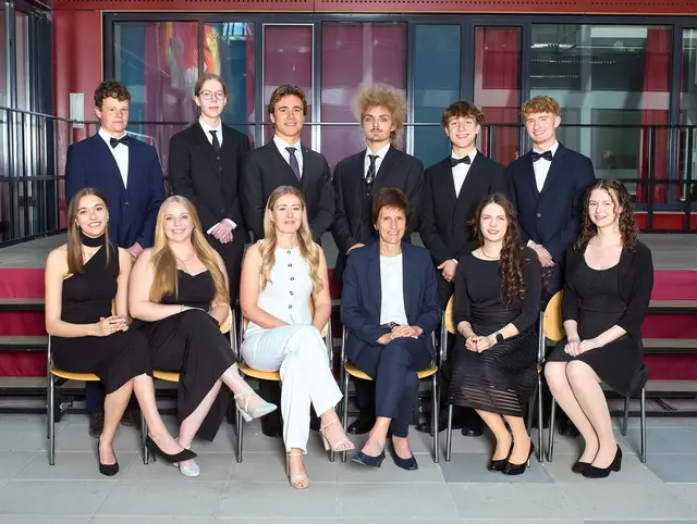 8R-Klasse: Victoria Fraser (AE Wernstein), Carolina Fuchs (AE St. Roman), Ludwig Schwaiger (Diersbach), Robert Chiddenton (Raab), Maxim Geiger (Schärding), Paul Lindlbauer (Andorf), Nina Stahr (St. Florian am Inn), Gudrun Steinböck (AE Raab), Jonas Wagner (AE Andorf), Andreas Wiesner (St. Florian am Inn) | Foto: GMR Fotografen GmbH