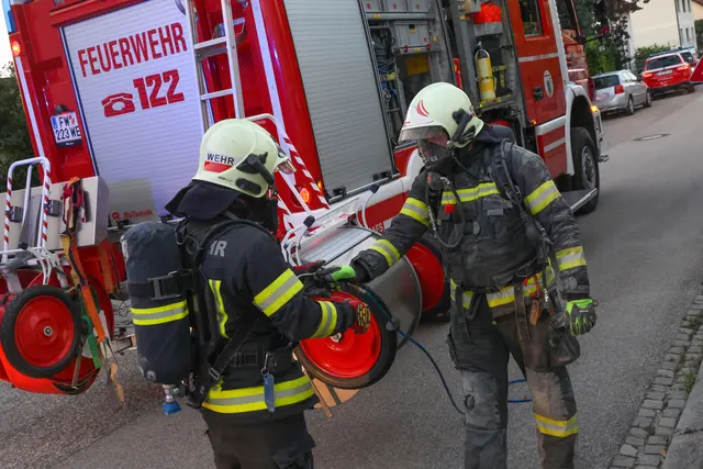 Kohlenmonoxid-Alarm im Wels-Pernau: Die Feuerwehr musste einschreiten, nachdem ein CO-Melder angeschlagen hatte. | Foto: laumat.at