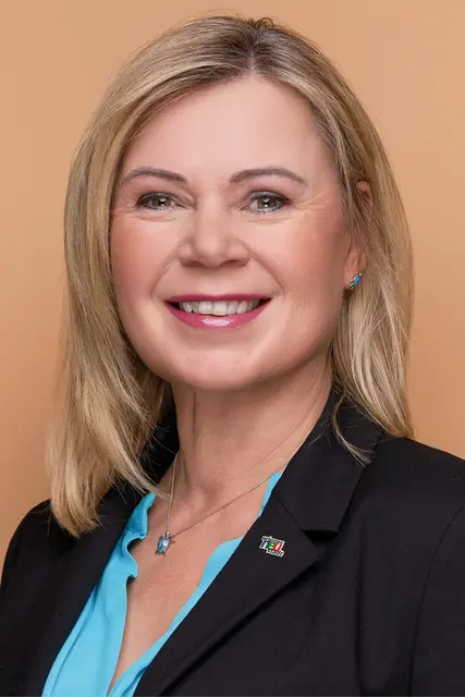 ÖVP-Gemeinderätin Sabine Gremel stellt sich hinter Parteikollegin und Vizebürgermeisterin Erika Buchinger. | Foto: Philipp Monihart