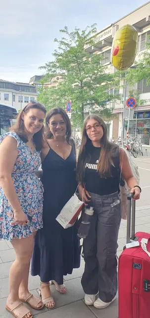 Treffen zum ersten Mal aufeinander: Sonja A. mit Tochter und Gastkind Alexandra | Foto: Mary Ward Privatgymnasium St. Pölten