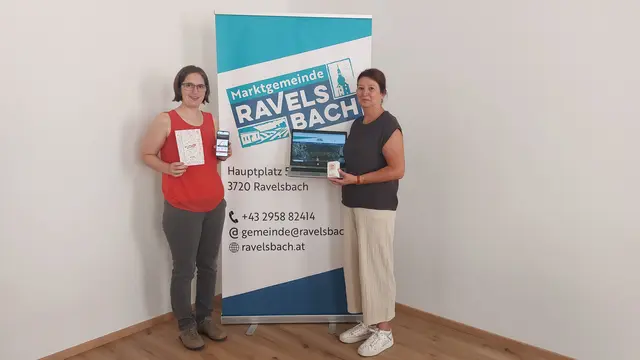 Bürgermeisterin Mag. Auguste Lehner und Katrin Brückler freuen sich über die GEM2GO-Erweiterung. | Foto: Marktgemeinde Ravelsbach