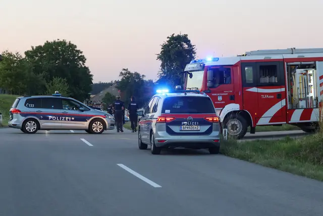 Bei einem tragischen Zusammenstoß in Offenhausen verliert eine 13-jährige Radfahrerin nach einem Crash mit einem Auto ihr Leben. | Foto: laumat.at