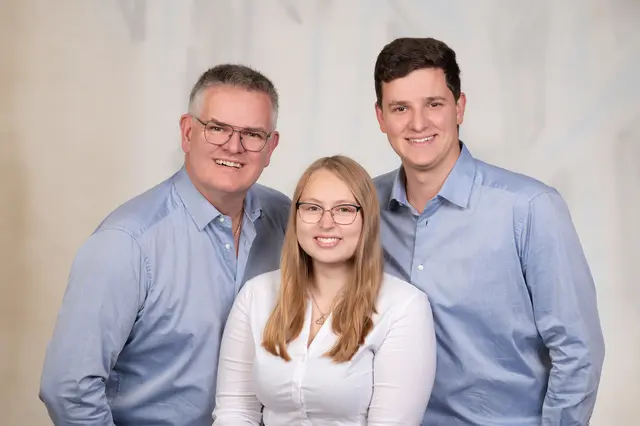 Das Team Widhalm, bestehend aus Mario, Julia und Sebastian Widhalm, kümmert sich um jedes Anliegen persönlich. | Foto: Team Widhalm