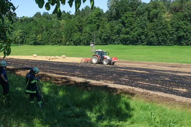 Wegen Trockenheit und Dürre herrscht derzeit erhöhte Gefahr an Flur- und Feldbränden – in Bad Wimsbach stand am Dienstagabend ein Stoppelfeld in Brand. | Foto: laumat.at