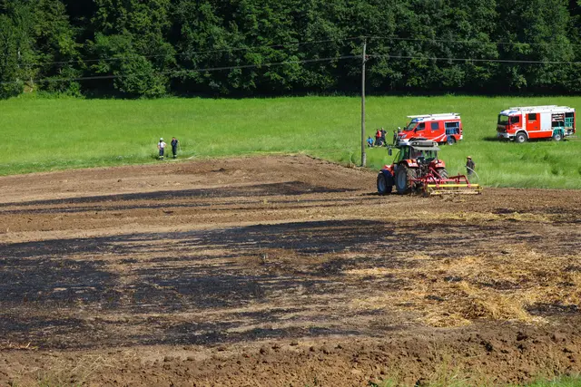 Wegen Trockenheit und Dürre herrscht derzeit erhöhte Gefahr an Flur- und Feldbränden – in Bad Wimsbach stand am Dienstagabend ein Stoppelfeld in Brand. | Foto: laumat.at