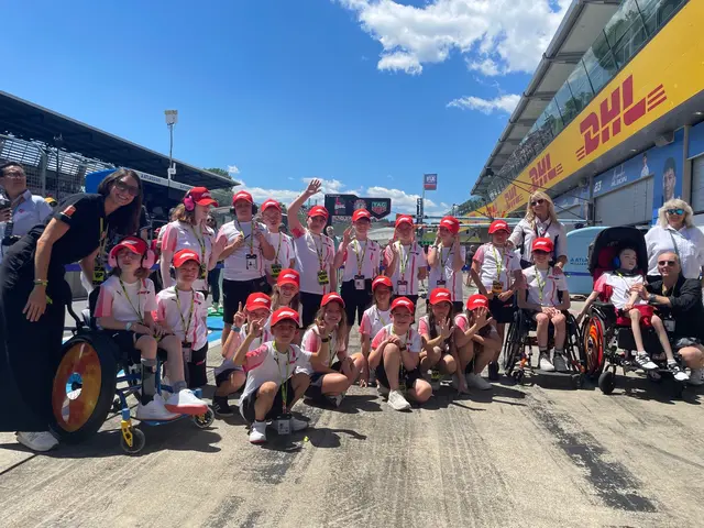 Ab auf die Boxengasse: Die Kinder erlebten einen ganz besonderen Tag am Red Bull Ring und kamen den Stars ganz nahe. | Foto: Freizeit-PSO