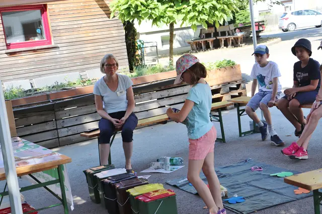 Bei der richtigen Mülltrennung kannten sich die Kinder schon gut aus. Einige wichtige Hinweise zur Mülltrennung neu bekamen die Schüler der VS Premstätten von Mirjam Kemmer vom Abfallwirtschaftsverband .  | Foto: Edith Ertl