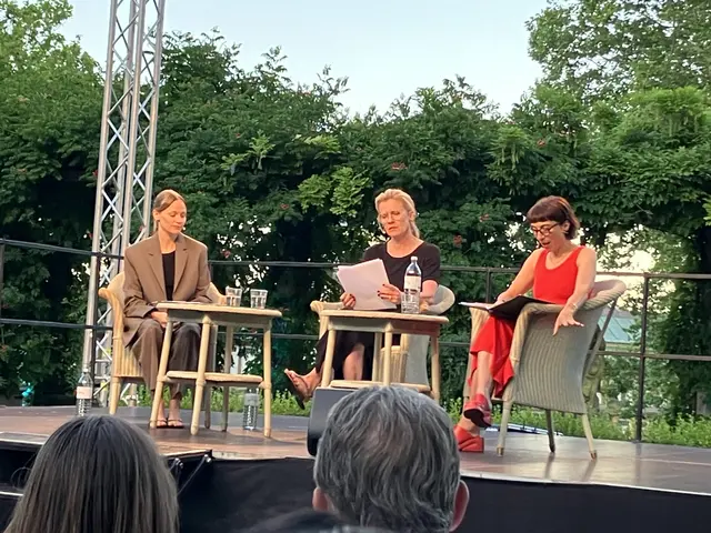 Bestens in Form: Mavie Hörbiger, Caroline Peters, Ruth Brauer Kvam | Foto: Stockmann