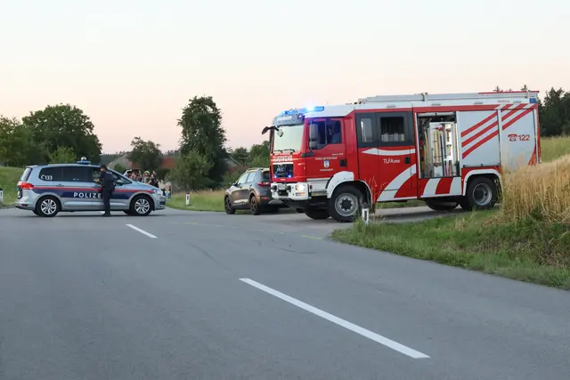 Bei einem tragischen Zusammenstoß in Offenhausen verliert eine 13-jährige Radfahrerin nach einem Crash mit einem Auto ihr Leben. | Foto: laumat.at