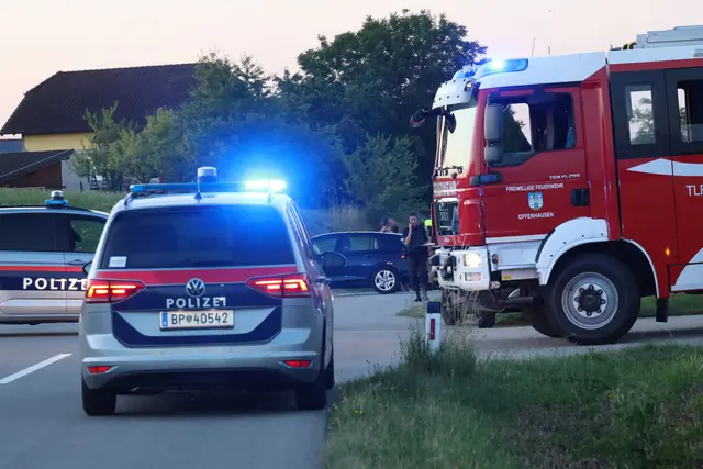 Bei einem tragischen Zusammenstoß in Offenhausen verliert eine 13-jährige Radfahrerin nach einem Crash mit einem Auto ihr Leben. | Foto: laumat.at