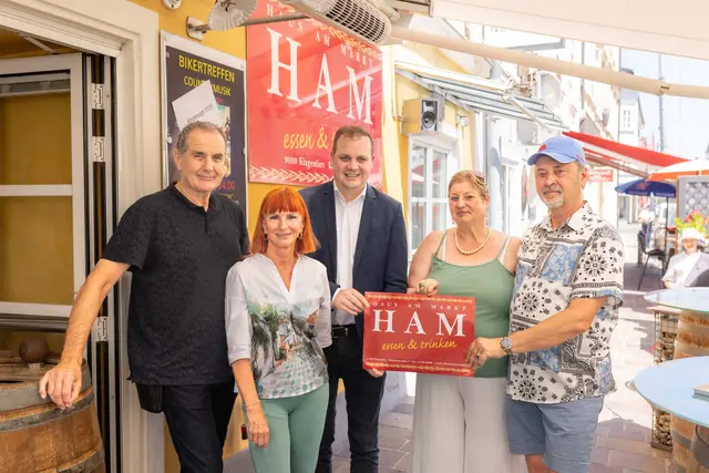 v.l.n.r.: Markus Hudelist, Ulrike Nowak, Vize-Bgm. Patrick Jonke, Eva-Maria Wieser und Anton Nowak bei der Aktion "Menschen helfen Menschen" im Haus am Markt. | Foto: DerHandler