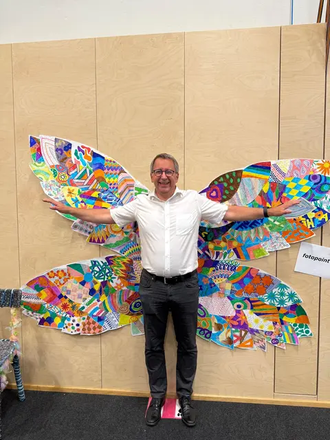 Bürgermeister Johannes Schmid ins Schmetterlingsbild gerückt. | Foto: Heike Mara