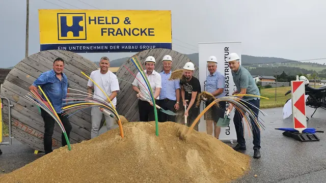 Der Spatenstich für den Glasfaserausbau fand letzte Woche statt.  | Foto: Gemeinde