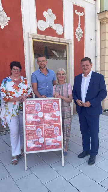 Unterstützten die SPÖ Helpline-Sprechstunde am Leobener Hauptplatz (v. l.) : Helga Ahrer (SPÖ-Regionalvorsitzende), Kamil Kaminski (Suchtberatung Obersteiermark), Gabriele Kolar (Helpline), Kurt Wallner (Bgm. Leoben) | Foto: SPÖ Leoben-Eisenerz